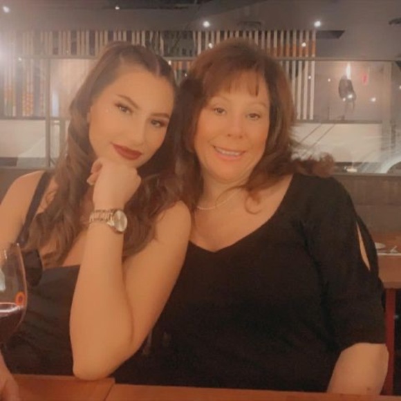 Meet your Posher, Amanda - Picture 1 of 1